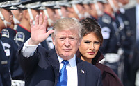 [포토]손 흔드는 '도널드 트럼프 미국 대통령'