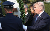 [포토]현충탑에서 헌화하는 트럼프 대통령과 멜라니아 여사