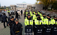 [포토] 트럼프 연설일... 삼엄한 국회 앞