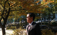 김제동, ‘차도남’ 변신 “가을에 차이고 도로위에 있는 남자”