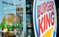 버거킹 햄버거서 '손톱 모양 이물질' 발견 논란…버거킹 본사는 나몰라라?