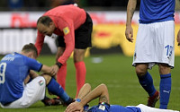“이탈리아 월드컵 진출 실패, 실화냐”, “이탈리아 탈락, 공은 둥글다지만...”