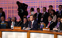 文 대통령, EAS 참석…북핵 평화적 해결 국제 단합 촉구