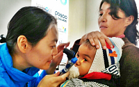 포스코대우, 우즈베키스탄 眼질환 환자에 무상 의료혜택 제공