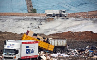 “쓰레기 사절”…중국 쓰레기 수입 단속에 골머리 앓는 세계