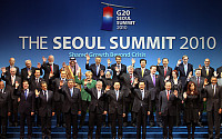 [G20정상회의]손 흔들며 기념촬영하는 정상들