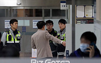 [BZ포토] 샤이니 종현 사망 사건 조사 나선 경찰