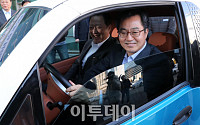 [포토] 김동연-박용만, 초소형 전기차 시승