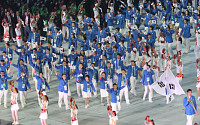 [포토]한국선수단 푸른유니폼과 함께 입장