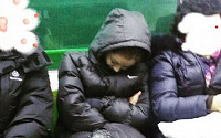 윤소이, 프리한 모습으로 지하철에서 꿀잠…“춥고 피곤해서 그랬어요”
