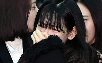 [BZ포토] '종현 발인' 소녀시대 태연, 마지막 인사 '뜨거운 눈물'