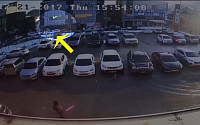 '제천 화재 현장' 당시 CCTV 공개… 도로에 늘어선 불법 주차차량 '소방차 진입 어려워'