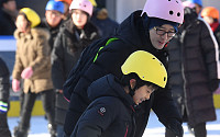 [포토] '크리스마스 아빠랑 스케이트 타요'