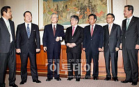 [포토]대기업 CEO와 간담회 가지는 김중수 총재