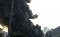 홍대 서교동사거리 인근 공사장서 화재 발생…검은 연기로 이 일대 교통 혼란