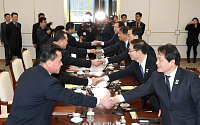 [포토]남북 고위급회담 '악수하는 대표단'