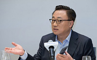 [CES 2018] 고동진 삼성전자 사장 “갤S9 내달 MWC에서 공개… 폴더블폰 아직 일러”