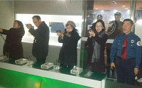 경찰박물관에서 총을 쏴보다