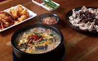 추운 날씨엔 뜨끈한 순댓국이 제격!