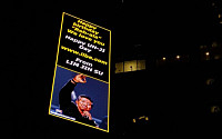 일베 회원, 美 뉴욕 타임스퀘어에 '故 노무현 전 대통령 비하' 광고 게재…네티즌 &quot;강력히 처벌하라&quot;