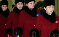 [포토] 나란히 남으로 들어서는 북한응원단