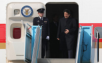 아베 일본 총리, 양양공항으로 입국…오늘(9일) 오후 문재인 대통령과 정상회담