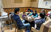 일본에 부는 ‘이트 인’ 바람...식당·카페 대신 마트로 향하는 일본인들
