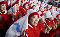 [평창 동계올림픽] 북한 응원단, 가면응원ㆍ파도타기에 '까치 까치 설날은' 노래도… 스웨덴전 응원도 기대