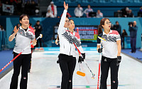 [평창 동계올림픽] 한국 여자 컬링, 중국에 12-5 완승 '4승 1패'…&quot;4강이 보인다!&quot;