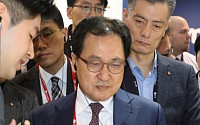 [MWC 2018] 유영민 장관 &quot;한국, 내년 3월 세계 최초 5G 상용화&quot;