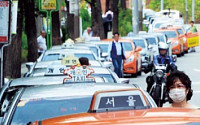 [온라인 e모저모] 서울 택시요금 연내 인상 유력…“요금 올리면 뭘 해? 사납금도 오를 텐데”