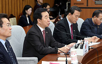 한국당, 개헌안 마련 박차… 권력 분산 ‘찬성’·지방분권 ‘반대’