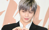 [BZ포토] 워너원 강다니엘, '이러니 안 반하나'