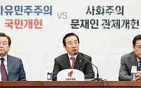 靑 ‘개헌안 공개’ 여론전에…한국ㆍ바른미래 “강력 저지”