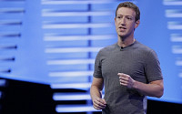 저커버그 페이스북 CEO, 팀 쿡 비판에 반론…실리콘밸리에 펼쳐지는 파워게임