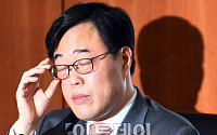 검찰, '외유성 출장' 김기식 전 금감원장 소환 조사