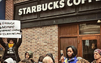 스타벅스 존슨 CEO, 흑인 남성 2명 체포 사건에 사과…“우리는 인종차별에 반대해”