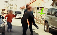 '도끼 난동' 피운 50대 남성, 순식간에 경찰이 제압… 영상 살펴보니