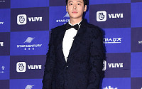 [BZ포토] 김동욱, 화려한 재킷으로 포인트