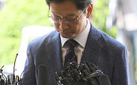 [포토] 김경수, ‘드루킹 사건’ 참고인 신분 경찰 출석