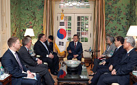 文 대통령 “北 완전한 비핵화 공언…체제 안전과 경제발전 희망”