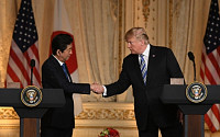 트럼프·아베, 북미정상회담 전 만난다…납북 일본인·한반도 비핵화 논의