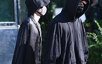 [BZ포토] 방탄소년단 슈가-정국, 머리부터 발끝까지 블랙