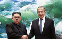 러시아 외무장관, 김정은 만나 푸틴 친서 전달…“단계적 비핵화 필요”