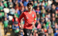 '한국 VS 보스니아' 기성용, A매치 100경기 센추리클럽 가입…축하행사서 '황금열쇠' 증정