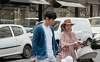 박지성♥김민지 부부, 딸과 함께 프랑스 파리서 근황 포착 '오랜만에 가족 나들이'
