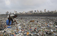 ‘플라스틱과의 전쟁’에도…“석유화학 제품 수요 줄지 않을 것”