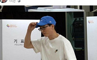 민경욱, 파란 모자 쓴 유재석 비난 글 공유…“너도 북으로 가길 바래”