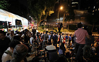 싱가포르, 김정은·트럼프 숙소 앞 시위 벌인 韓여성 5명 추방