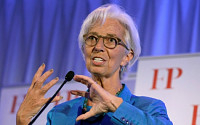 IMF, 트럼프발 무역전쟁·재정적자에 경고…“세계 경제에 많은 리스크 수반”